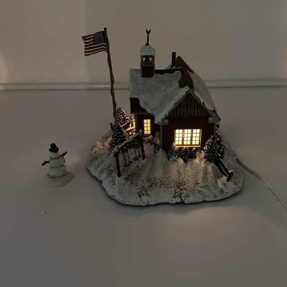 Hawthorne Village Winter Memories Little Red School House” Terry Redlin -  2000 - Picture 3 of 16